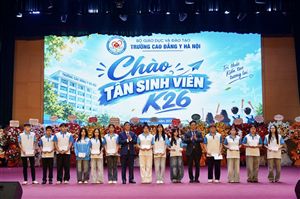 TRƯỜNG CAO ĐẲNG Y HÀ NỘI TƯNG BỪNG CHÀO ĐÓN TÂN SINH VIÊN KHÓA K26