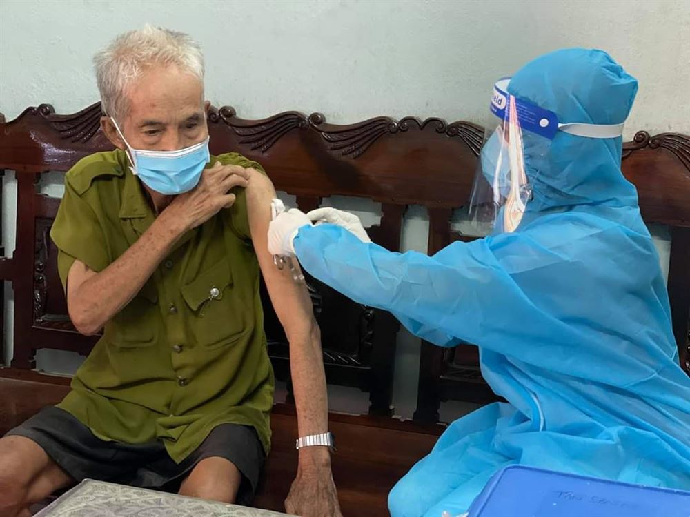 Bộ trưởng Bộ Y tế yêu cầu tăng cường phòng chống dịch trong dịp Tết Nguyên đán; tổ chức tiêm vét vaccine phòng COVID-19